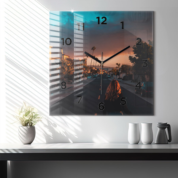 Ceas pătrat de perete din sticlă Femeie pe drum