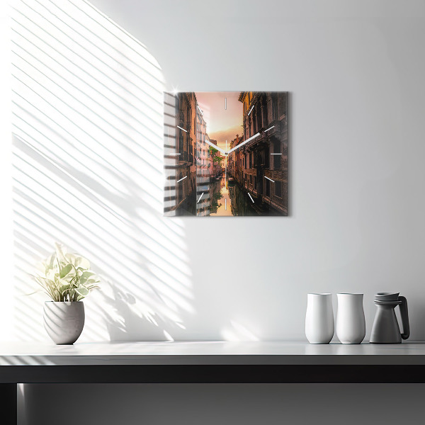 Ceas pătrat de perete din sticlă Vedere asupra canalului din oraș