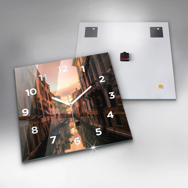 Ceas pătrat de perete din sticlă Vedere asupra canalului din oraș