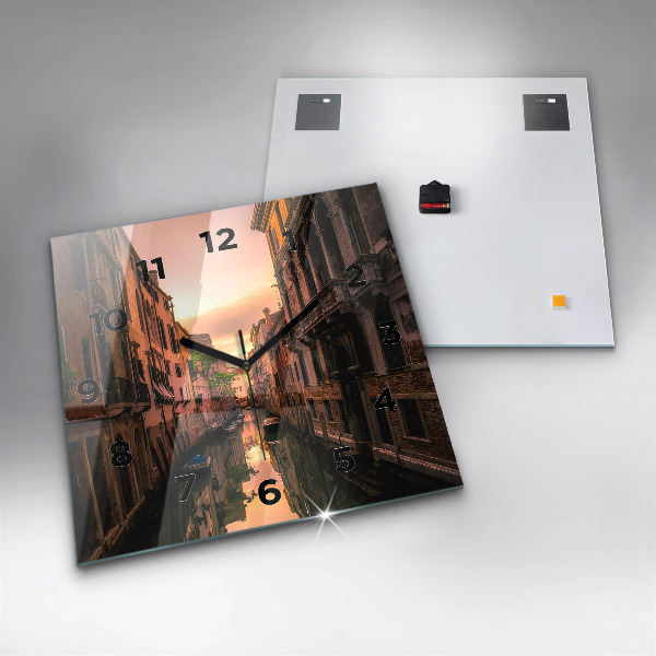 Ceas pătrat de perete din sticlă Vedere asupra canalului din oraș