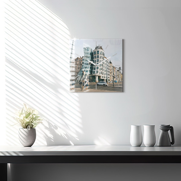 Ceas pătrat de perete din sticlă Casa de dans Praga