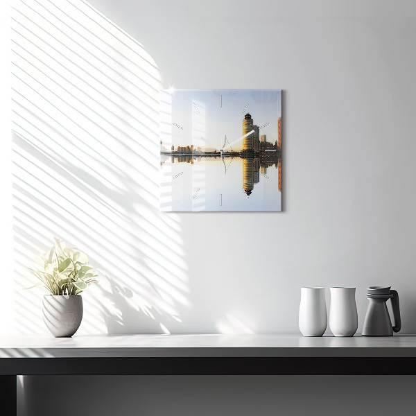 Ceas pătrat de perete din sticlă Un oraș pe râu