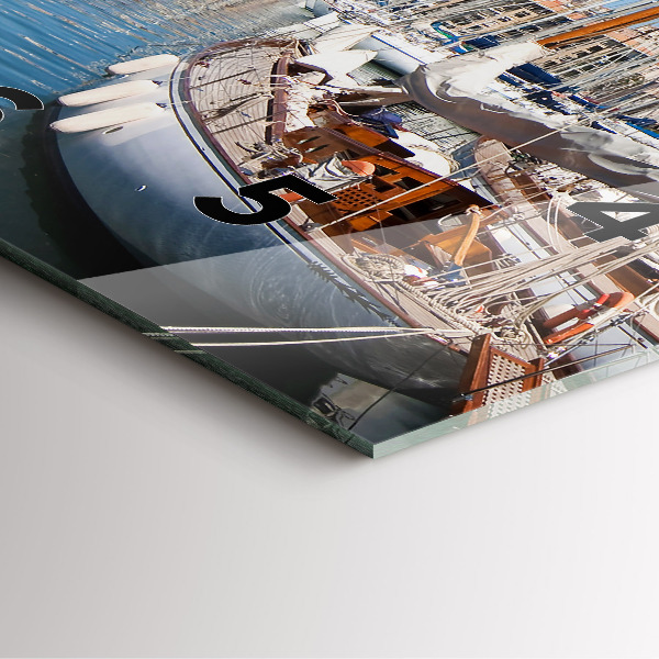 Ceas pătrat de perete din sticlă Marina din Marsilia, Franța