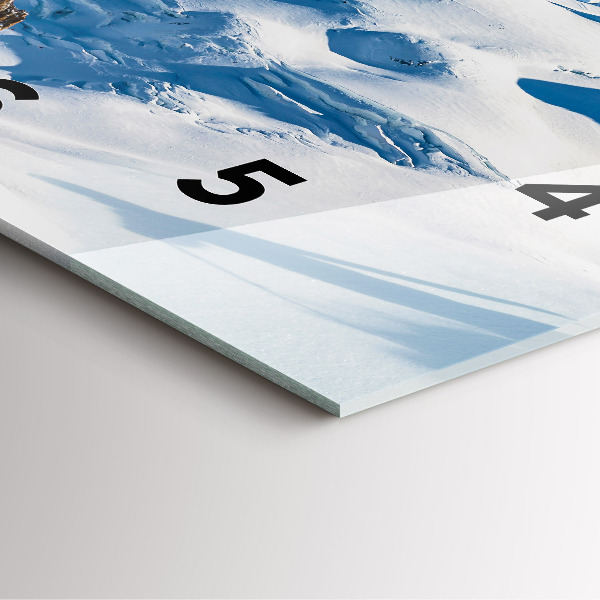 Ceas pătrat de perete din sticlă Schior în Alpi