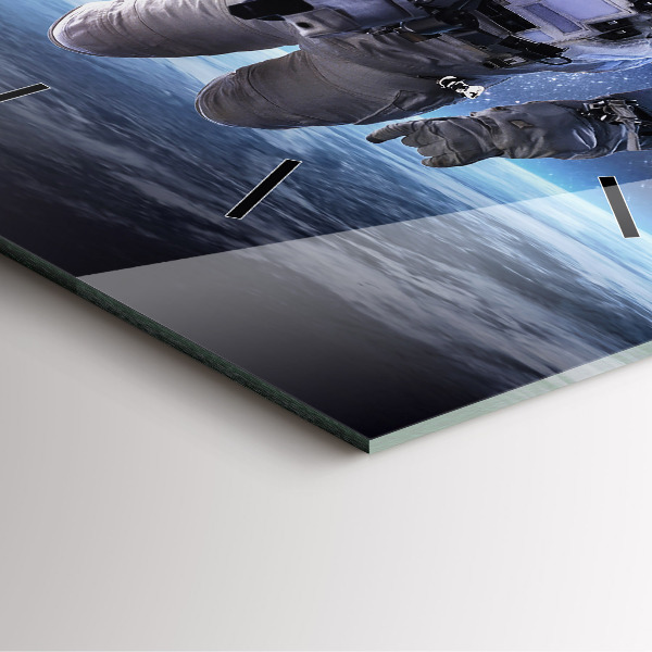 Ceas pătrat de perete din sticlă Astronaut deasupra pământului