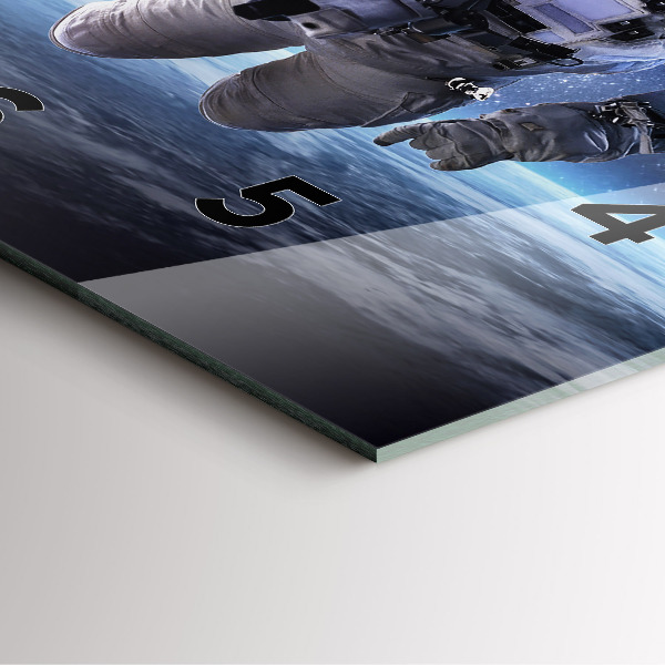 Ceas pătrat de perete din sticlă Astronaut deasupra pământului