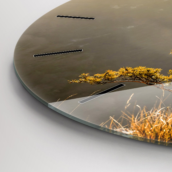 Ceas rotund de perete din sticlă Un copac în munți