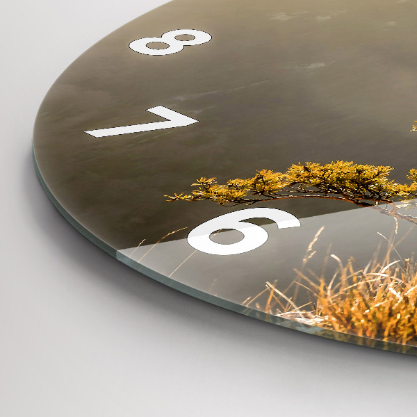 Ceas rotund de perete din sticlă Un copac în munți