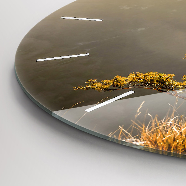 Ceas rotund de perete din sticlă Un copac în munți