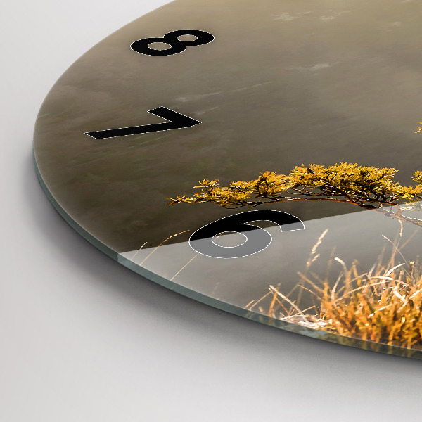 Ceas rotund de perete din sticlă Un copac în munți