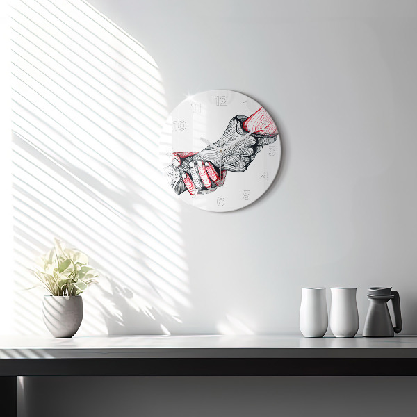 Ceas rotund de perete din sticlă ținându-se de mână