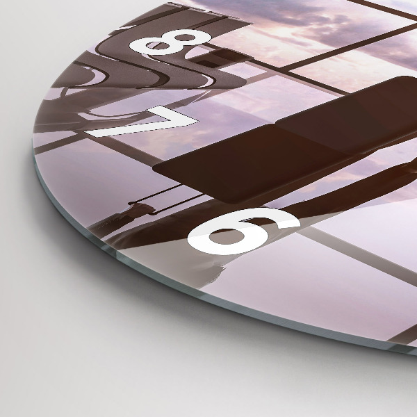 Ceas rotund de perete din sticlă Omul la aeroport