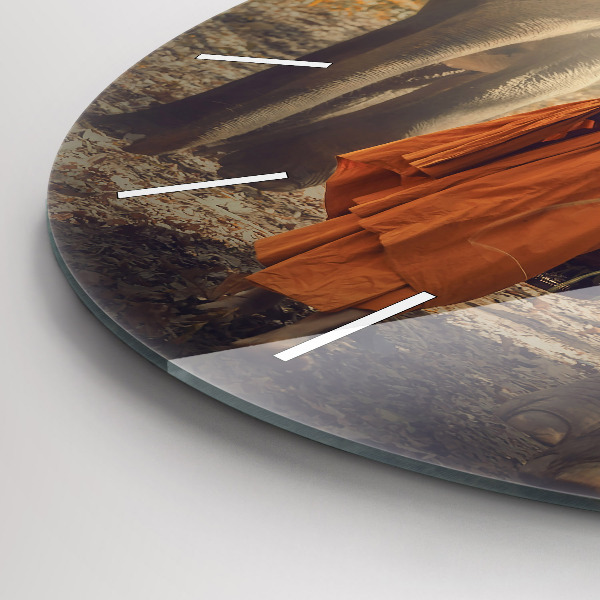 Ceas rotund de perete din sticlă Un călugăr care conduce elefanți