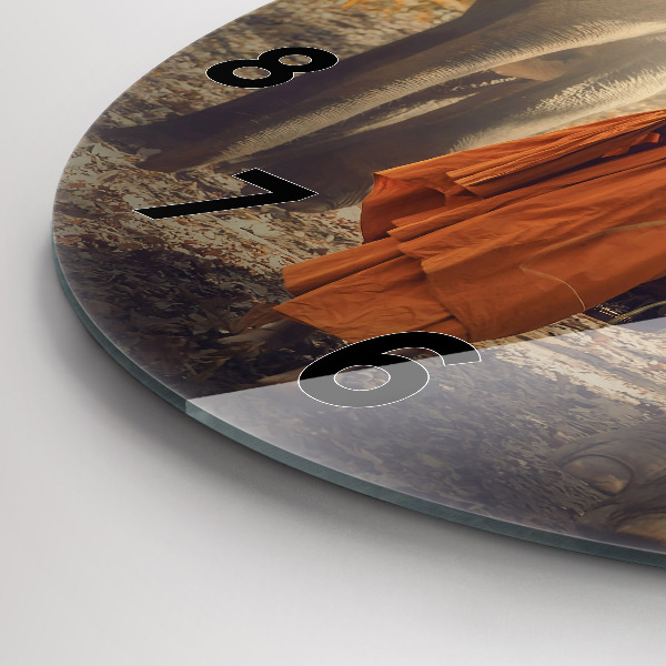 Ceas rotund de perete din sticlă Un călugăr care conduce elefanți