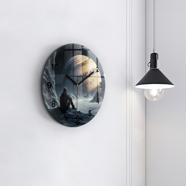 Ceas rotund de perete din sticlă Omul pe fundalul lunii