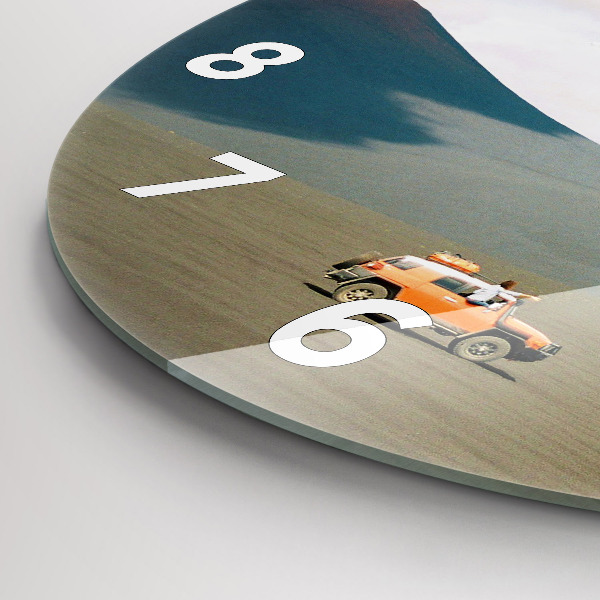 Ceas rotund de perete din sticlă Vehicul în deșertul Kamchatka