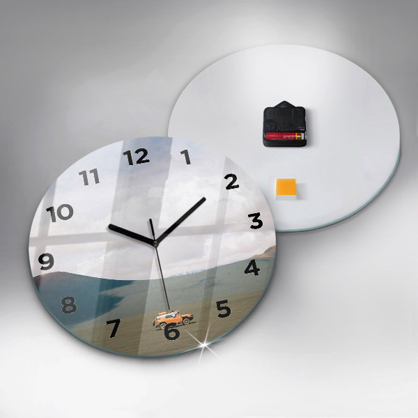 Ceas rotund de perete din sticlă Vehicul în deșertul Kamchatka