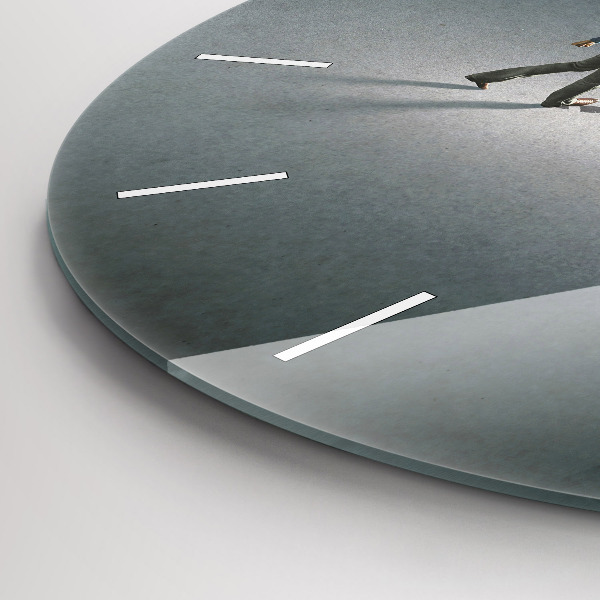 Ceas rotund de perete din sticlă Un rătăcitor în întuneric